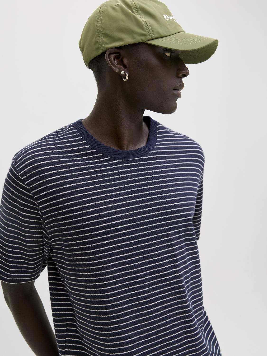 model_shot-creative